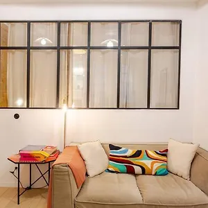 Happy - De Le Marais Apartment